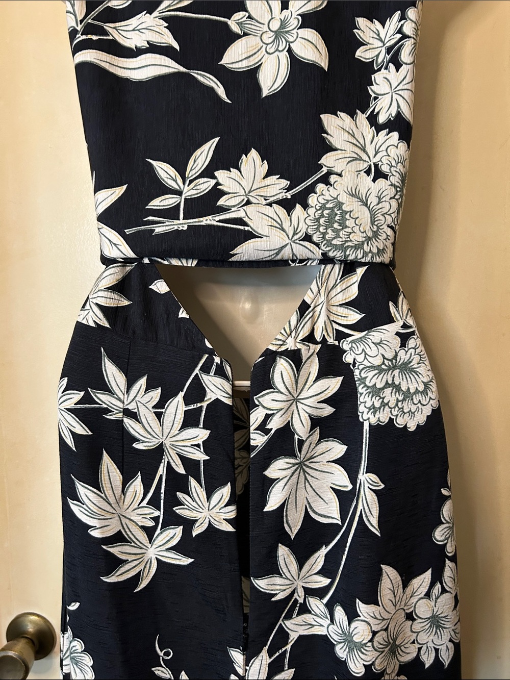 Tommy Bahama Black and White Floral Sleeveless Maxi Dress with Tie Waist size 10 - Picture 10 of 12